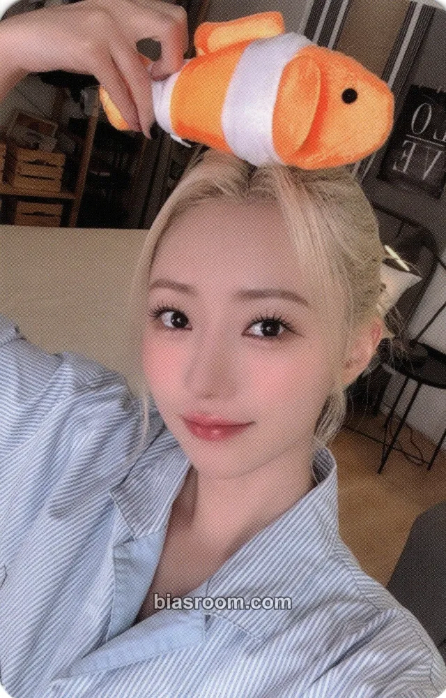 SuA Playlist #You are you Photocard - Dreamcatcher - Dreamcatcher K-pop photocard