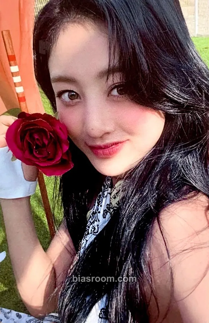 Jihyo ZONE Photocard - TWICE - TWICE K-pop photocard