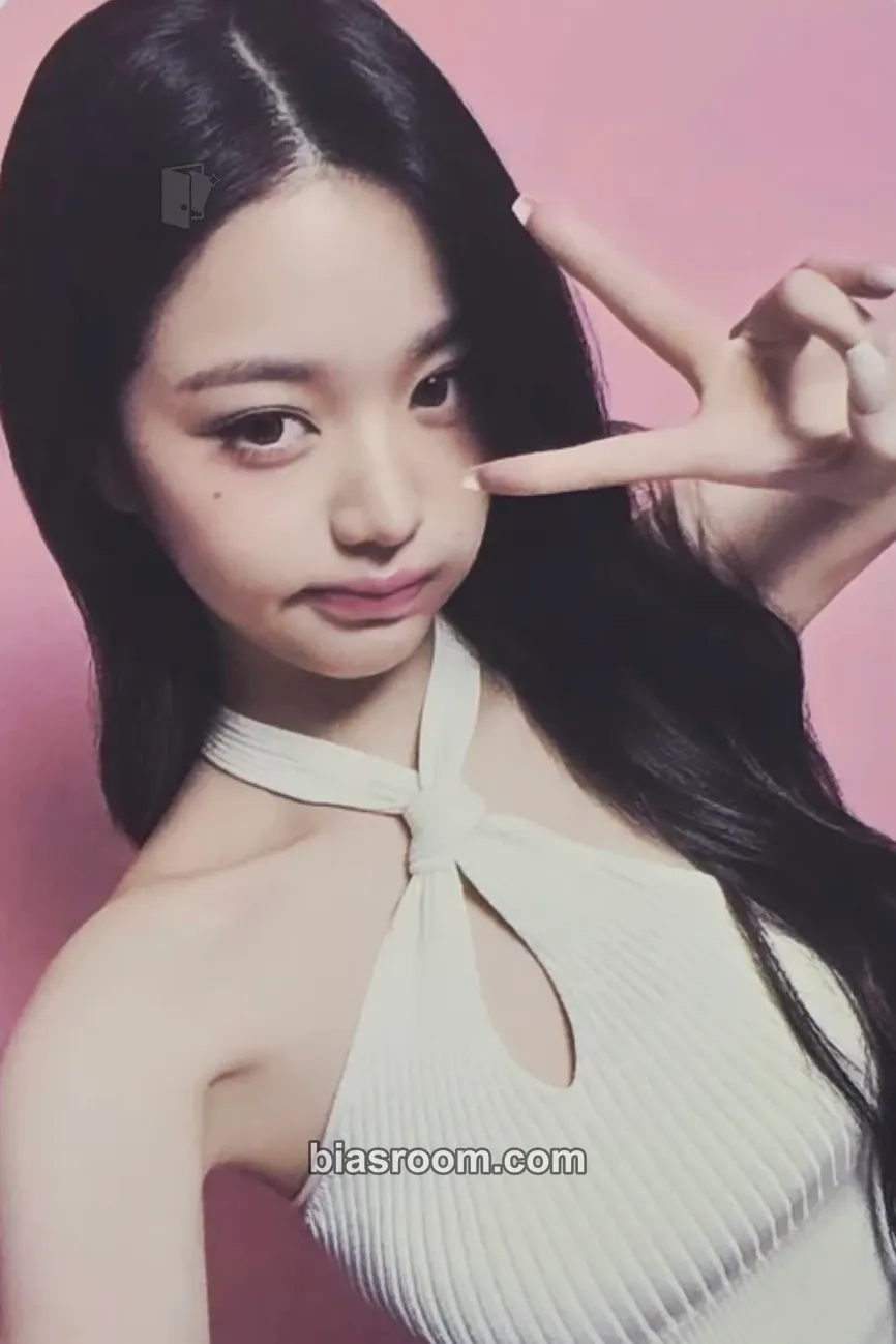 Wonyoung Wonyoung X Medicube Photocard - IVE - IVE K-pop photocard