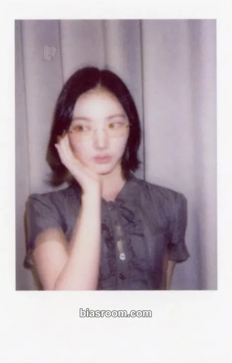 Jiwoo The Chase Photocard - Hearts2Hearts - Hearts2Hearts K-pop photocard