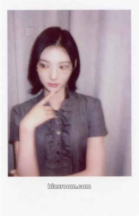 Jiwoo The Chase Photocard - Hearts2Hearts - Hearts2Hearts K-pop photocard
