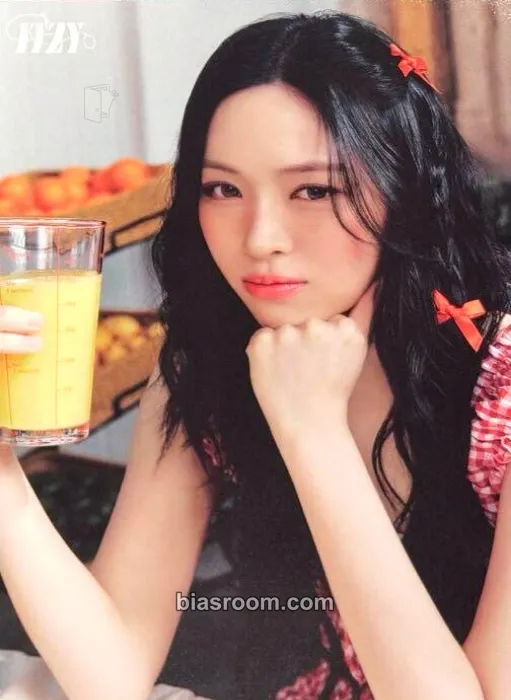 Ryujin JYP JAPAN POPUP STORE 2025 Photocard - ITZY - ITZY K-pop photocard