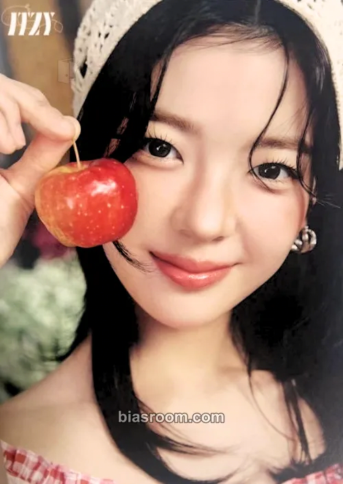 Lia JYP JAPAN POPUP STORE 2025 Photocard - ITZY - ITZY K-pop photocard