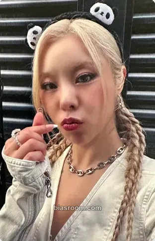 Wheein In the Mood Photocard - MAMAMOO - MAMAMOO K-pop photocard