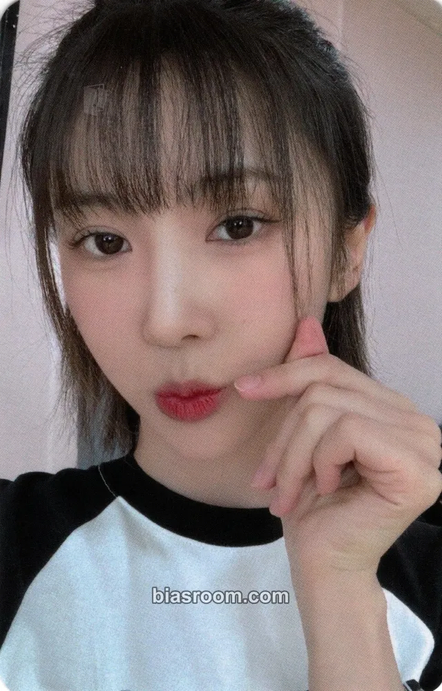 Yoohyeon Playlist #You are you Photocard - Dreamcatcher - Dreamcatcher K-pop photocard