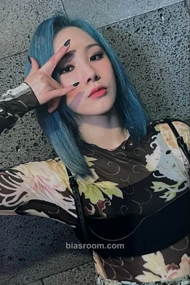 EVERGLOW - Mia - Last Melody Album album photocard