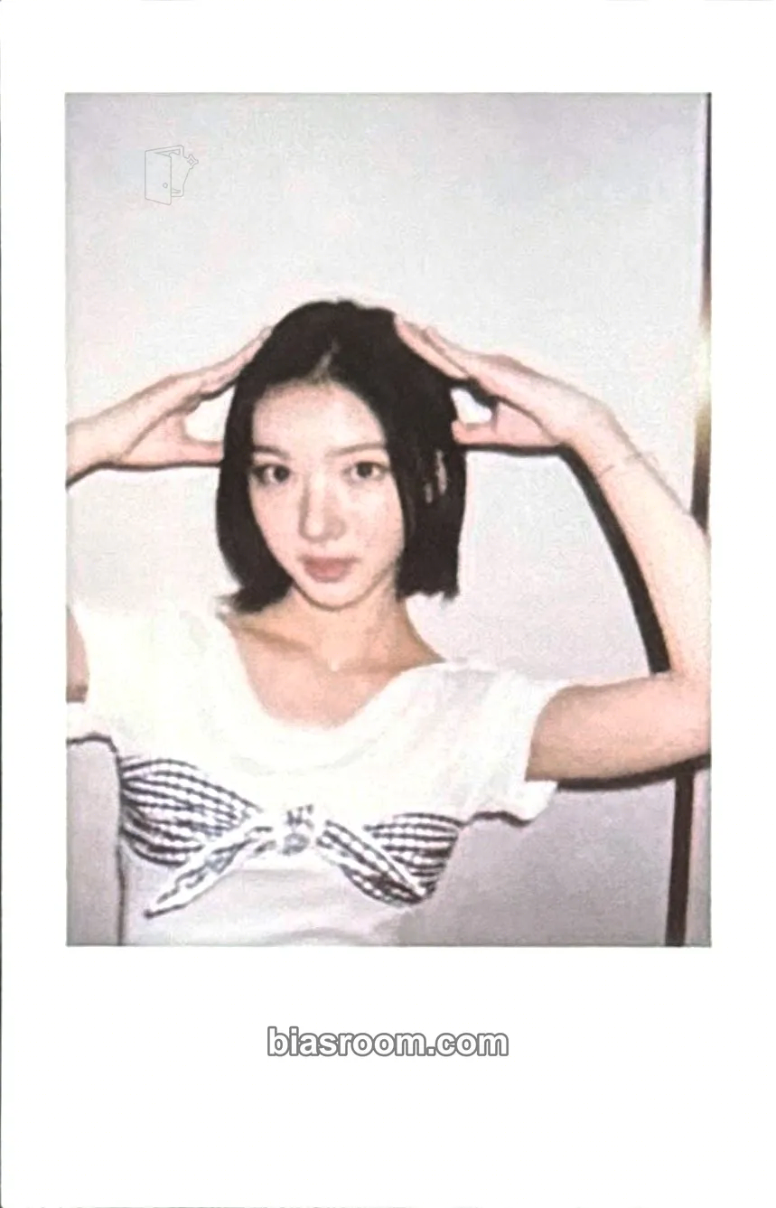 Jiwoo The Chase Photocard - Hearts2Hearts - Hearts2Hearts K-pop photocard