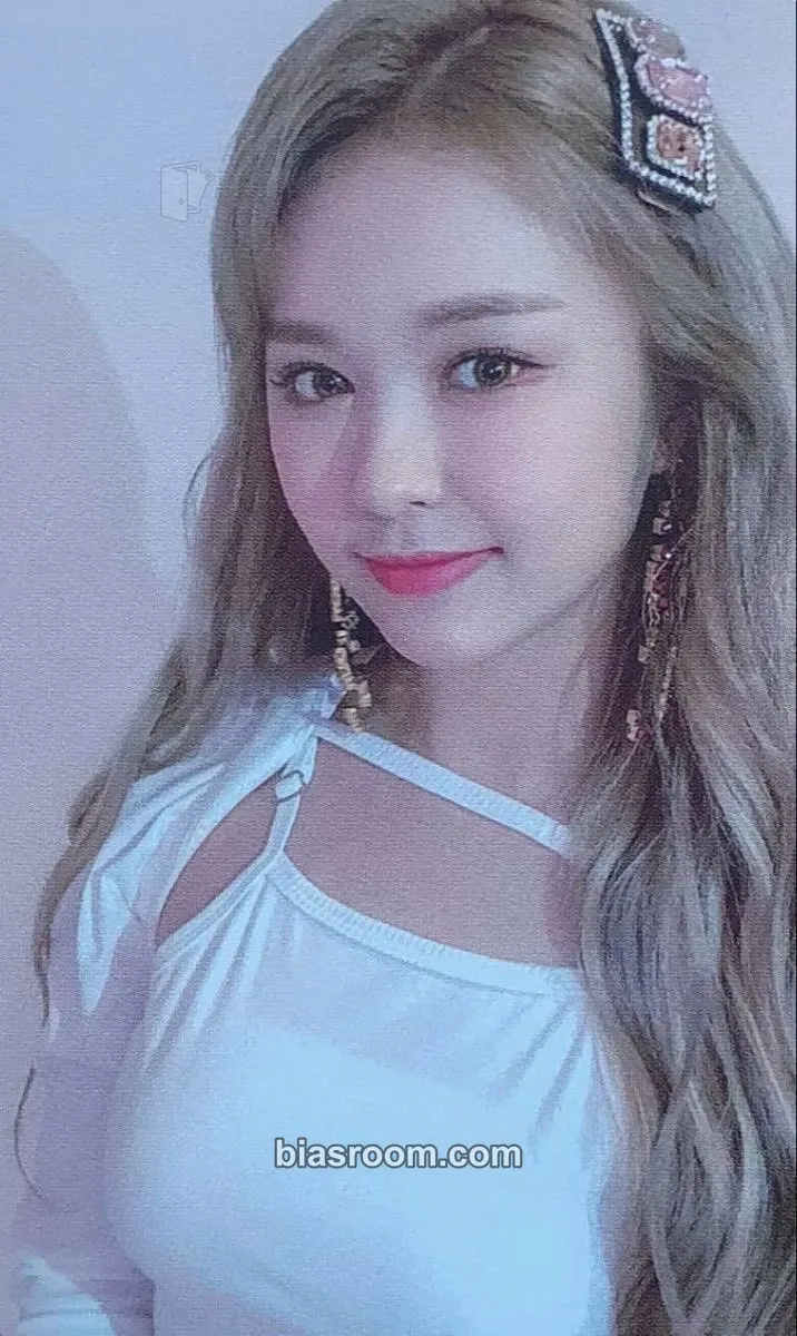 E:U -77.82X-78.29 Photocard - EVERGLOW - EVERGLOW K-pop photocard