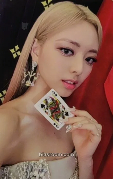 Yuna CHECKMATE Photocard - ITZY - ITZY K-pop photocard
