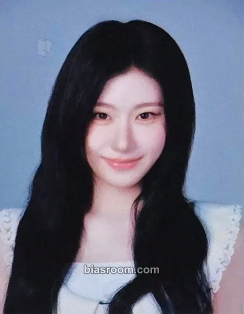 Chaeryeong 2026: Best Friends Forever Season's Greetings Photocard - ITZY - ITZY K-pop photocard