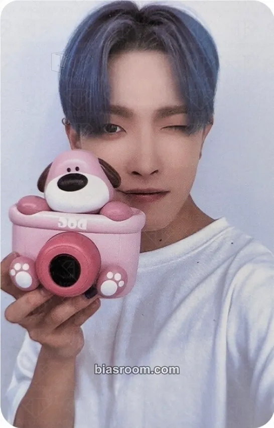Hongjoong POP-UP: THE WORLD EP.2 : OUTLAW (Everline) Photocard - ATEEZ - ATEEZ K-pop photocard
