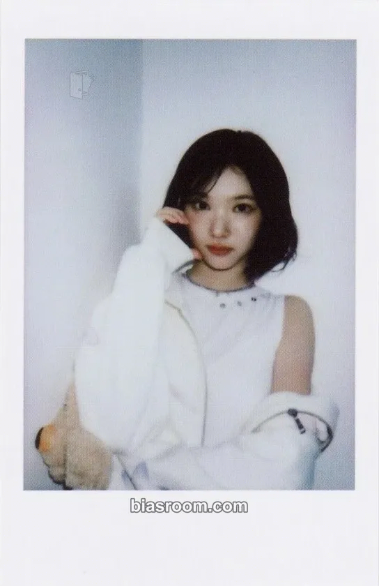 Jiwoo STYLE Photocard - Hearts2Hearts - Hearts2Hearts K-pop photocard