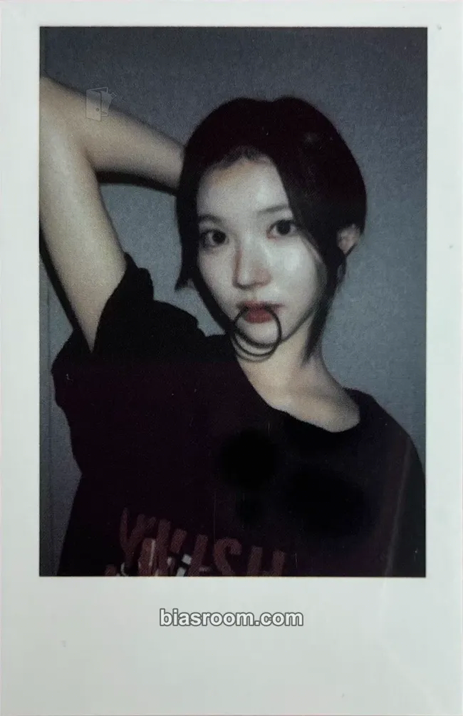 Jiwoo STYLE Photocard - Hearts2Hearts - Hearts2Hearts K-pop photocard