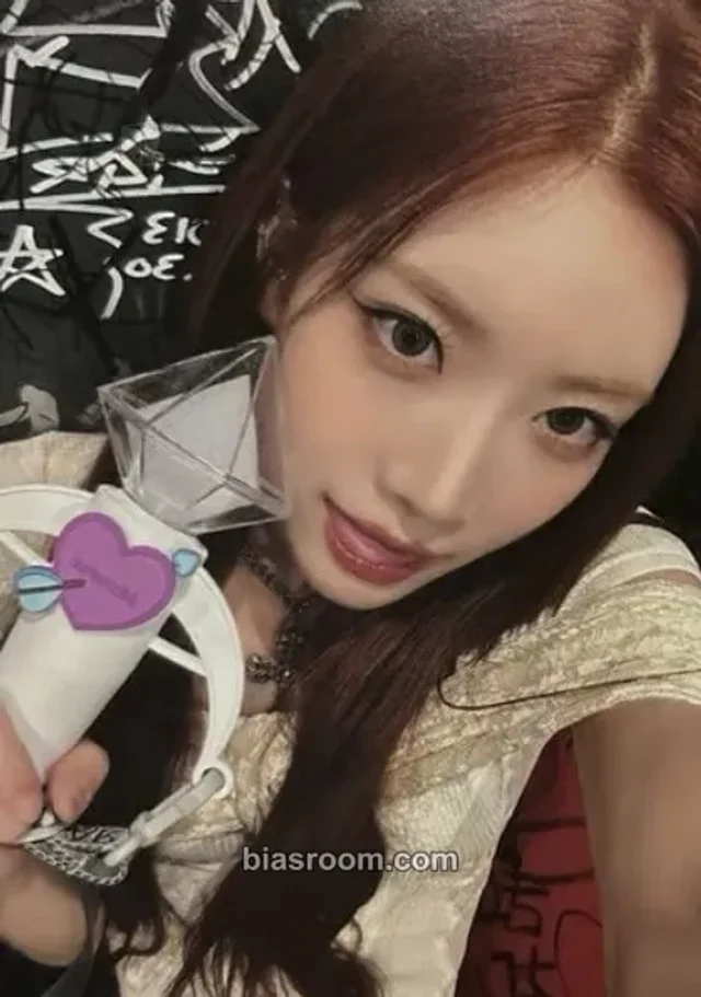 ARTMS - Kim Lip - ARTMS 1st World Tour: Moonshot Event merch photocard XL photocard tour merch lightstick accessory