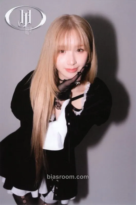 HeeJin ARTMS 1st World Tour: Moonshot Photocard - ARTMS - ARTMS K-pop photocard