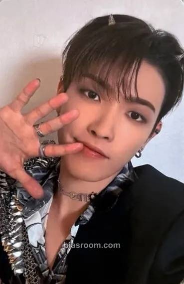 Hongjoong GOLDEN HOUR : Part.2 Photocard - ATEEZ - ATEEZ K-pop photocard