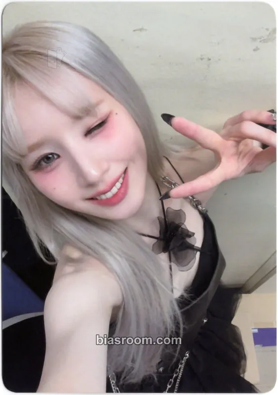 HeeJin ARTMS 1st World Tour: Moonshot Photocard - ARTMS - ARTMS K-pop photocard