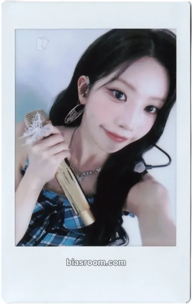 ARTMS - Kim Lip - Moonshot Tour Event pob (pre-order benefit) cafe event polaroid tour merch nace