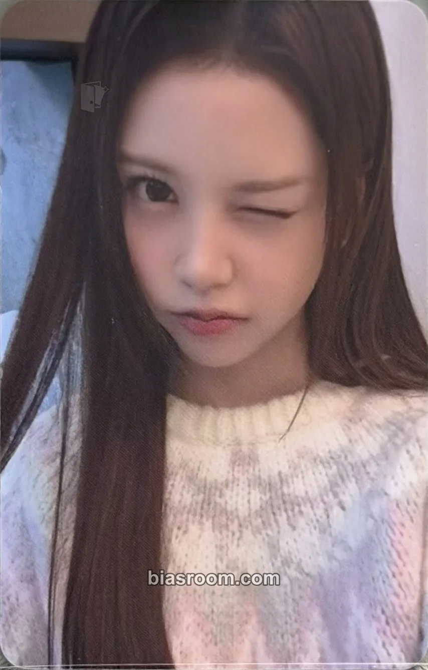 Carmen FOCUS Photocard - Hearts2Hearts - Hearts2Hearts K-pop photocard