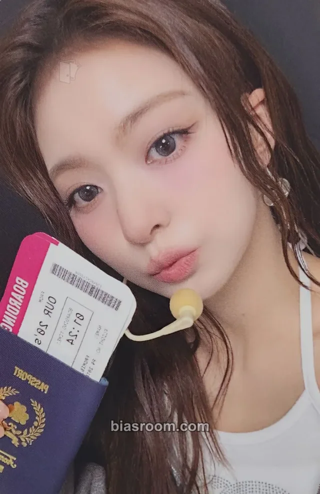 fromis_9 - Nagyung - From Our 20s Album apple music cafe event drink