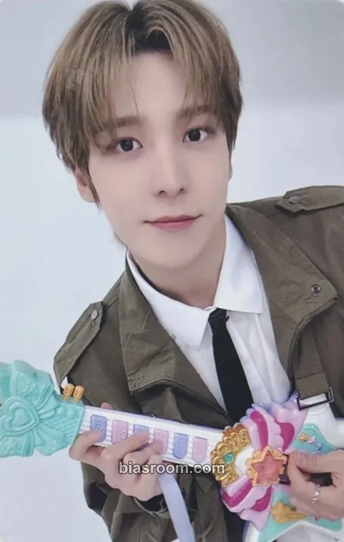 Yunho GOLDEN HOUR : Part.2 Photocard - ATEEZ - ATEEZ K-pop photocard