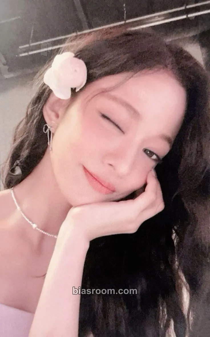Chaeyoung Unlock My World Photocard - fromis_9 - fromis_9 K-pop photocard