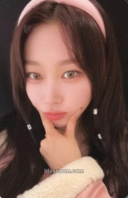 Giselle Season's Greetings (2023) Photocard - aespa - aespa K-pop photocard