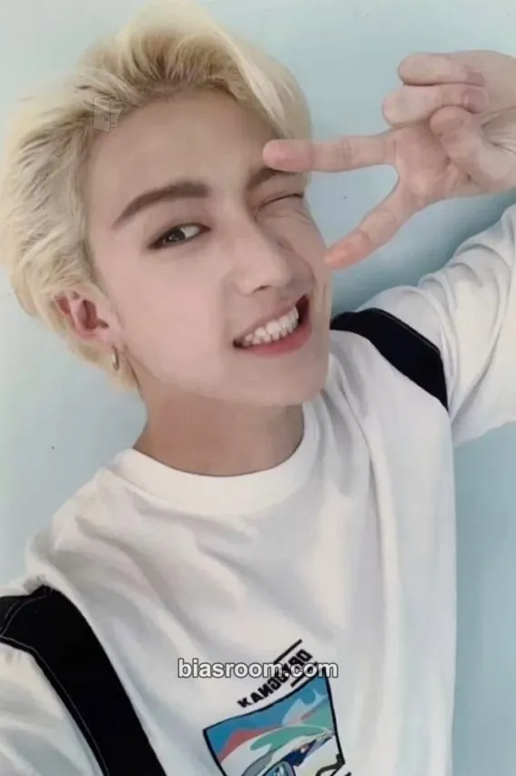 Bang Chan Clé 2: Yellow Wood Photocard - Stray Kids - Stray Kids K-pop photocard