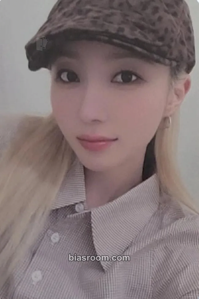 SuA Playlist #You are you Photocard - Dreamcatcher - Dreamcatcher K-pop photocard