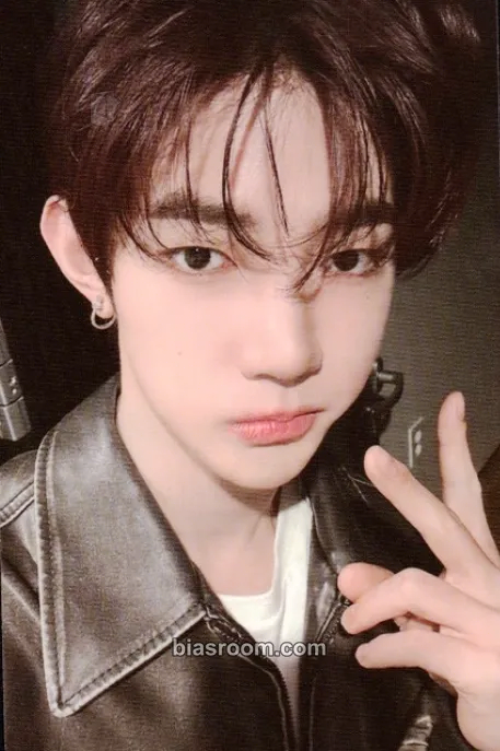 Hao 2025 Seasons Greetings 'Our Season' Photocard - ZEROBASEONE - ZEROBASEONE K-pop photocard