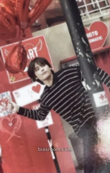 Huening Kai The Star Chapter: Sanctuary Photocard - TOMORROW X TOGETHER - TOMORROW X TOGETHER K-pop photocard