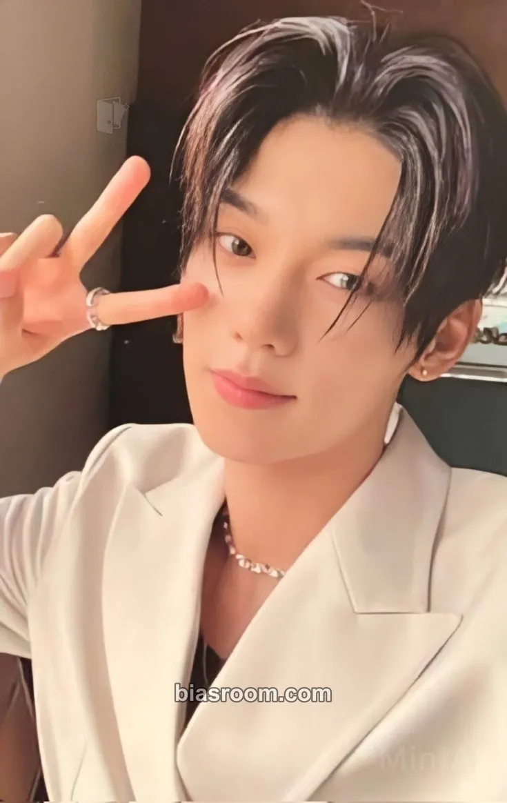 Lee Jeonghyeon Target: ME Photocard - EVNNE - EVNNE K-pop photocard