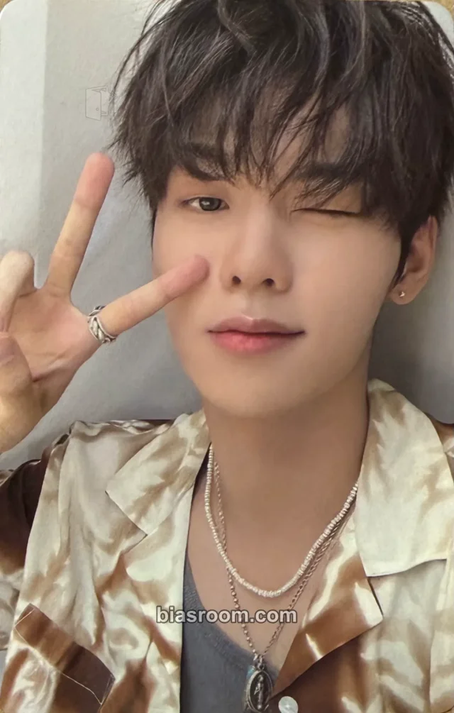 EVNNE - Lee Jeonghyeon - Target: ME Album album photocard V version