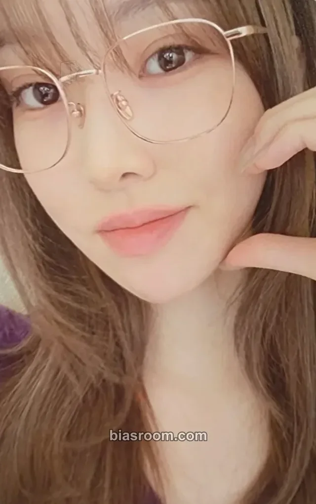 Yuju - Yuju - O Album album photocard B version