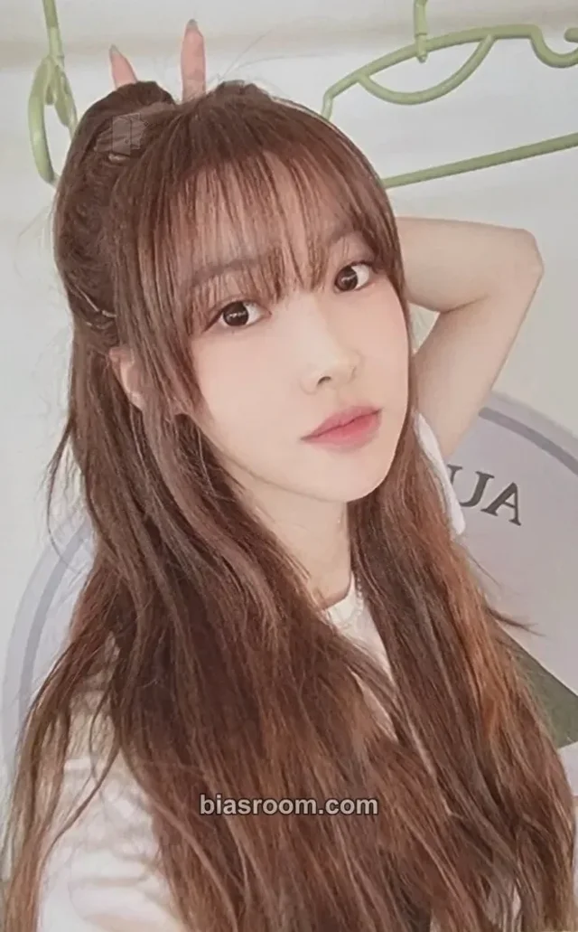 Yuju - Yuju - O Album album photocard B version