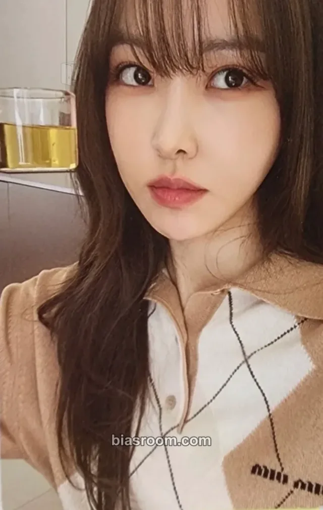 Yuju - Yuju - O Album album photocard B version