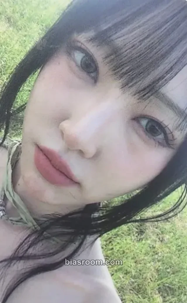 Yuju - Yuju - In bloom Album album photocard photobook version