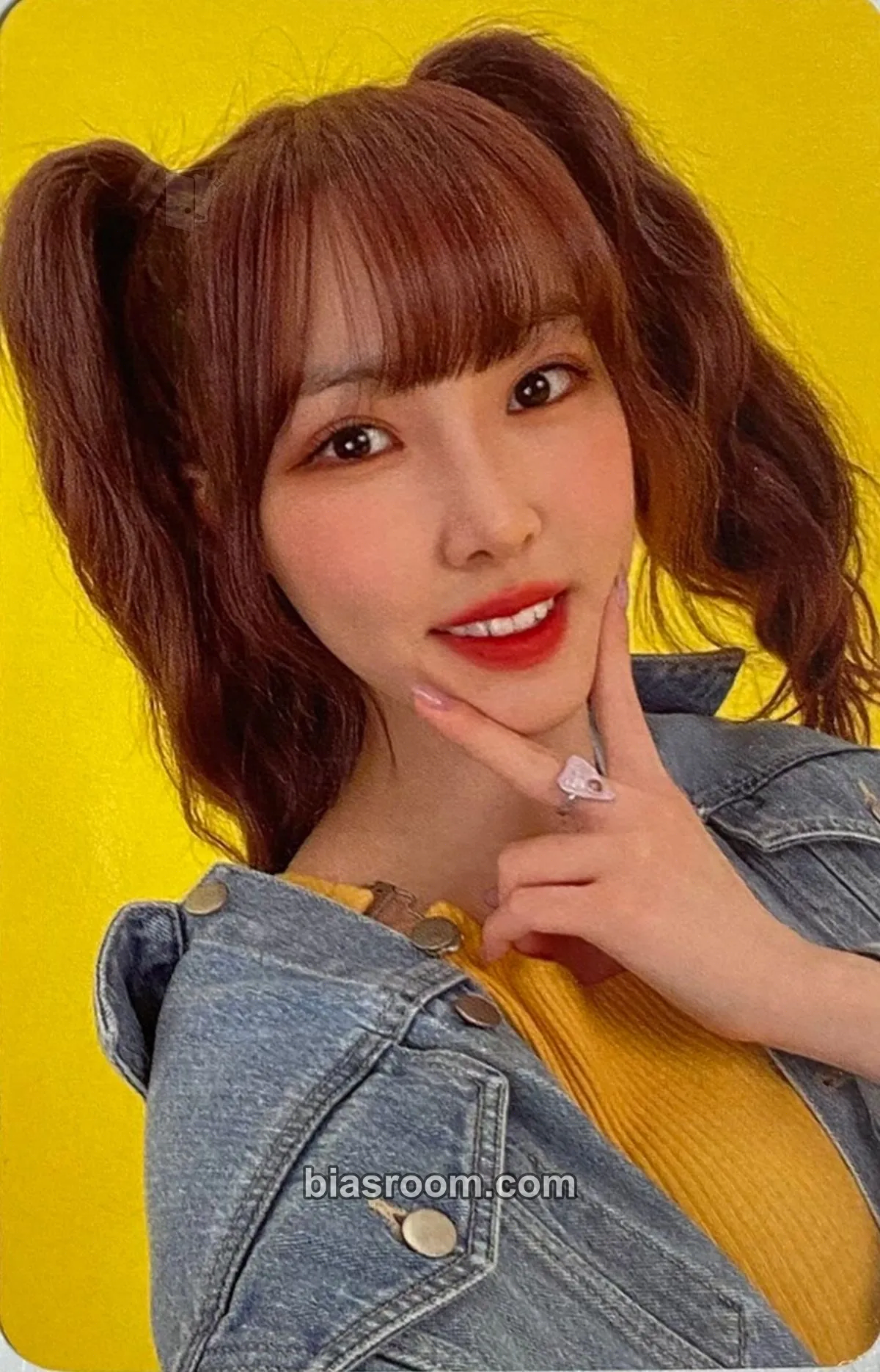Yuju Yuju 2023 Season’s Greetings Photocard - Yuju K-pop photocard