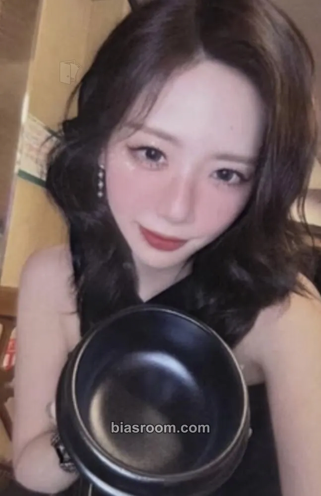 JiU The Night Bloom - UAU 2026 Season's Greetings Photocard - Dreamcatcher - Dreamcatcher K-pop photocard