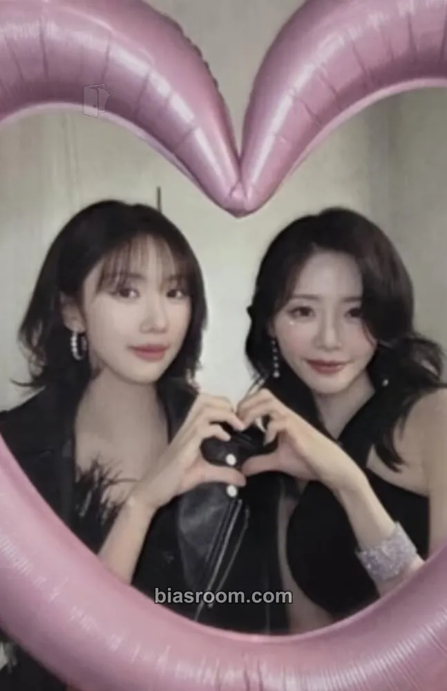 The Night Bloom - UAU 2026 Season's Greetings Photocard - Dreamcatcher - Dreamcatcher K-pop photocard