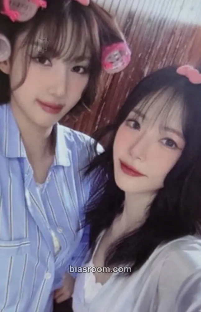 The Night Bloom - UAU 2026 Season's Greetings Photocard - Dreamcatcher - Dreamcatcher K-pop photocard