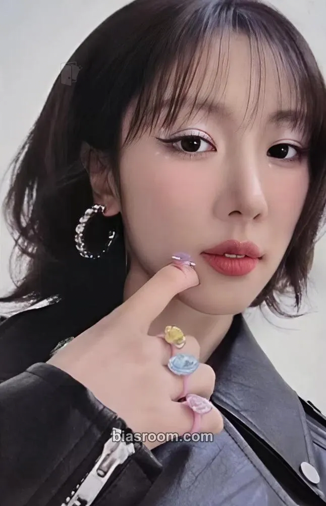 Yoohyeon The Night Bloom - UAU 2026 Season's Greetings Photocard - Dreamcatcher - Dreamcatcher K-pop photocard