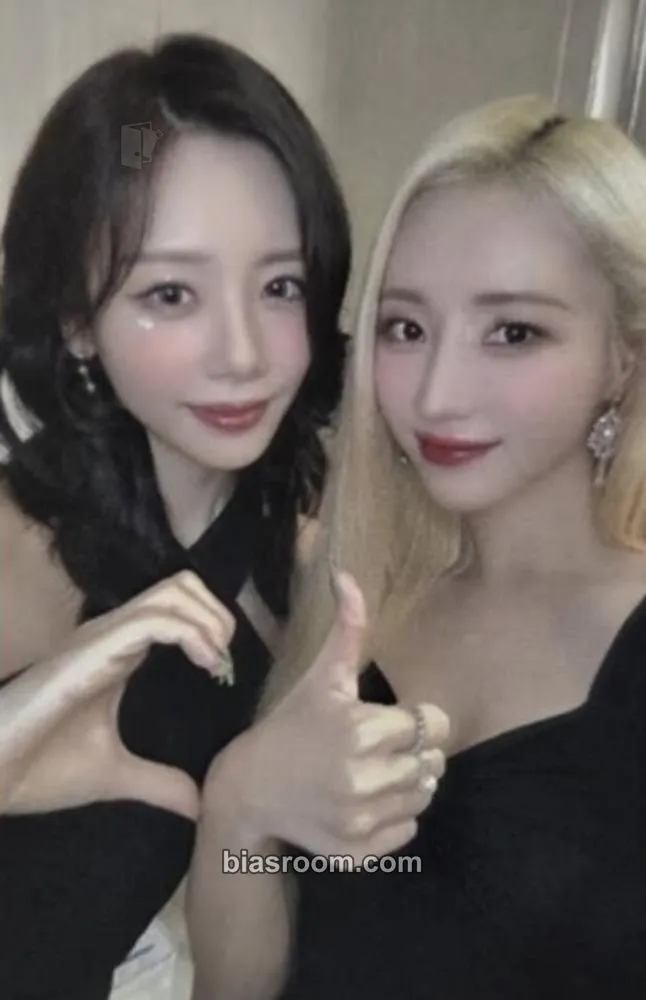 The Night Bloom - UAU 2026 Season's Greetings Photocard - Dreamcatcher - Dreamcatcher K-pop photocard
