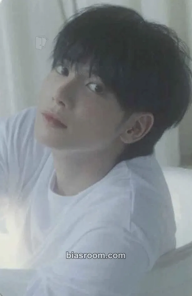 Taehyun The Star Chapter: Sanctuary Photocard - TOMORROW X TOGETHER - TOMORROW X TOGETHER K-pop photocard