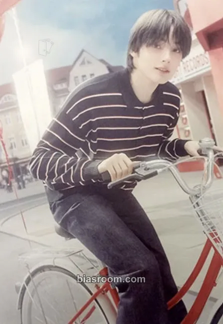 Huening Kai The Star Chapter: Sanctuary Photocard - TOMORROW X TOGETHER - TOMORROW X TOGETHER K-pop photocard