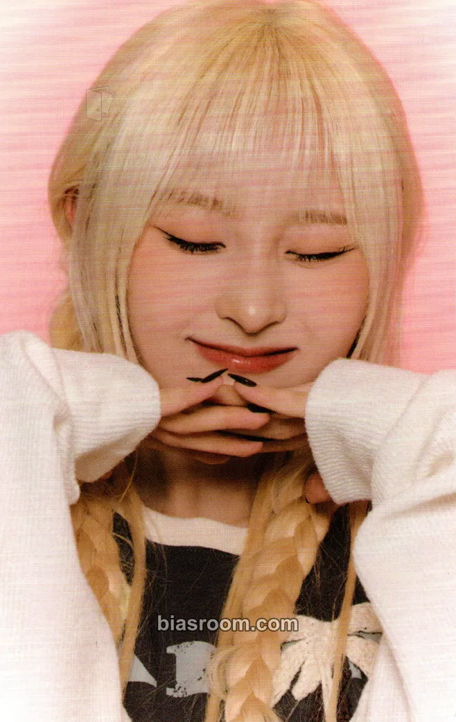 Chowon Feelin' Hot Photocard - ICHILLIN’ - ICHILLIN’ K-pop photocard