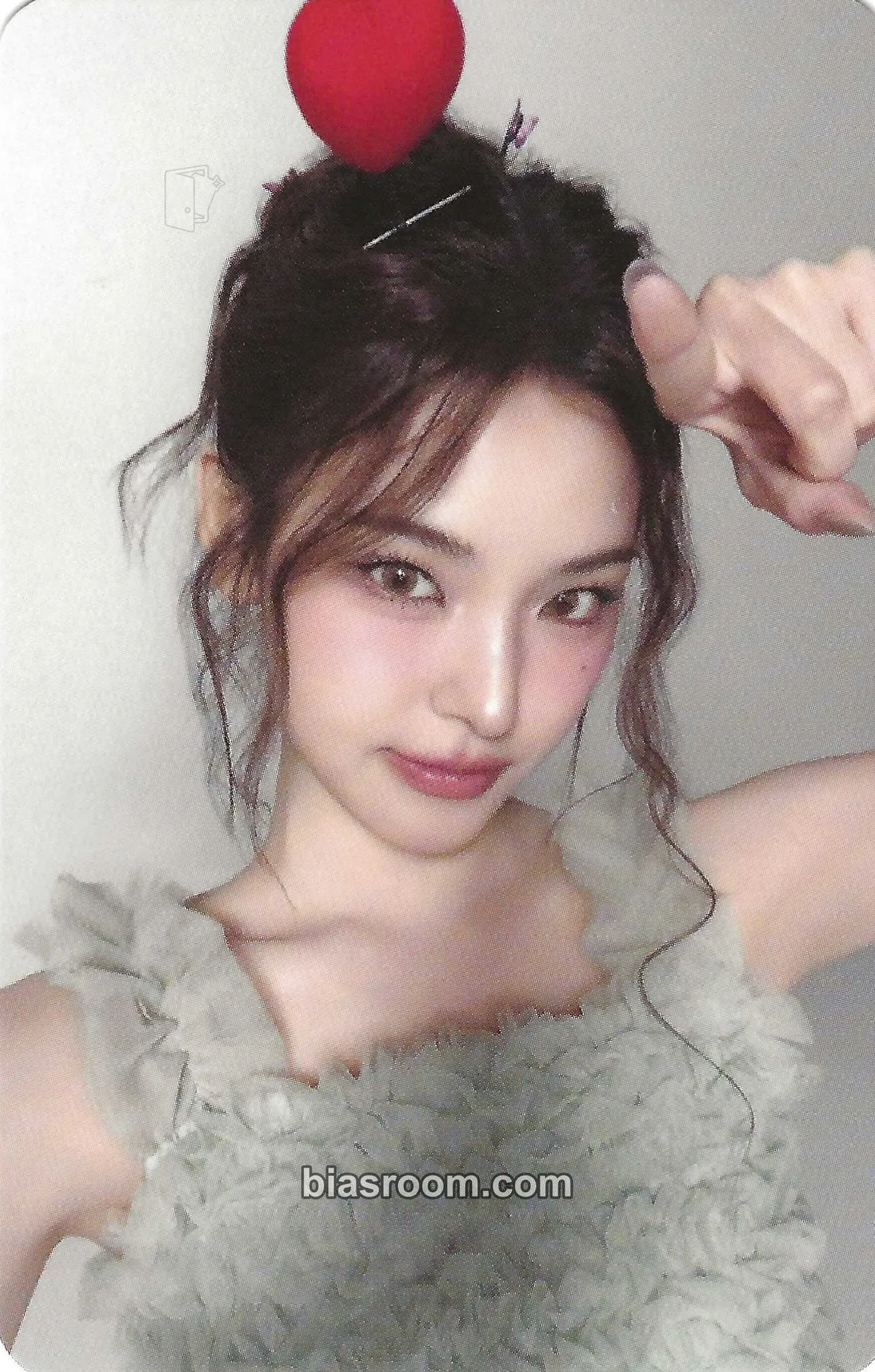 Mai 2026 Season’s Greetings: <365 Knots> Photocard - izna - izna K-pop photocard