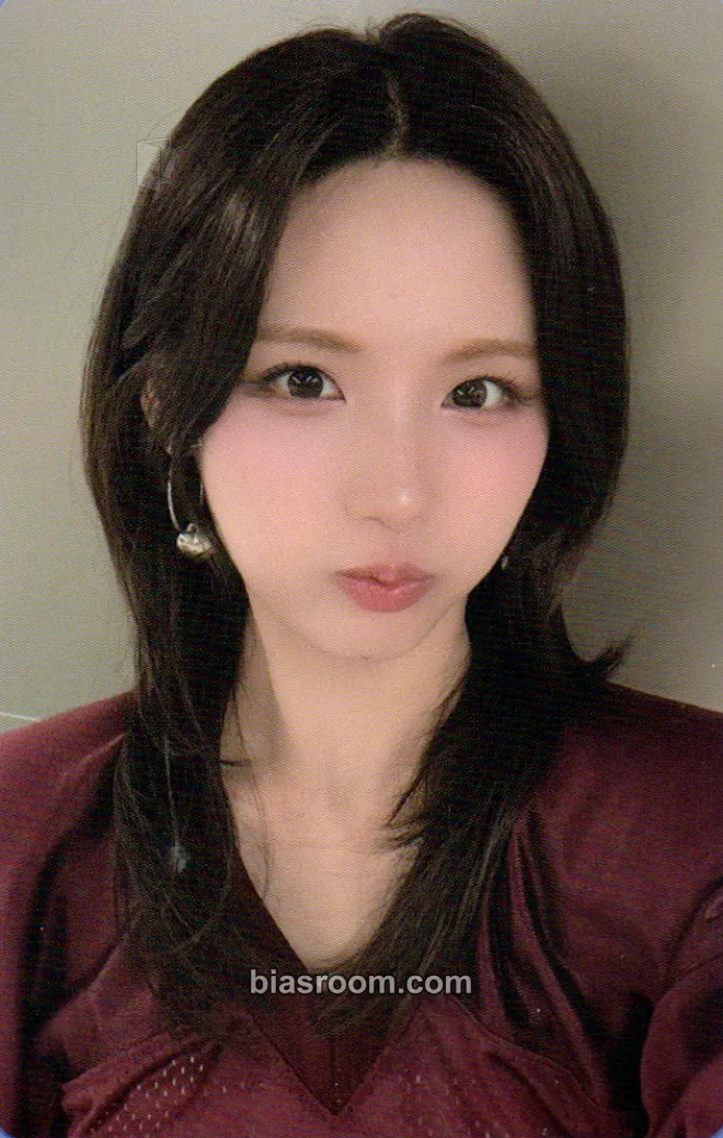 Jiyoon Wild Cherry Photocard - ICHILLIN’ - ICHILLIN’ K-pop photocard
