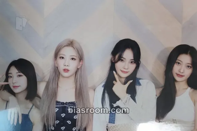 LOONA [&] K-pop photocard