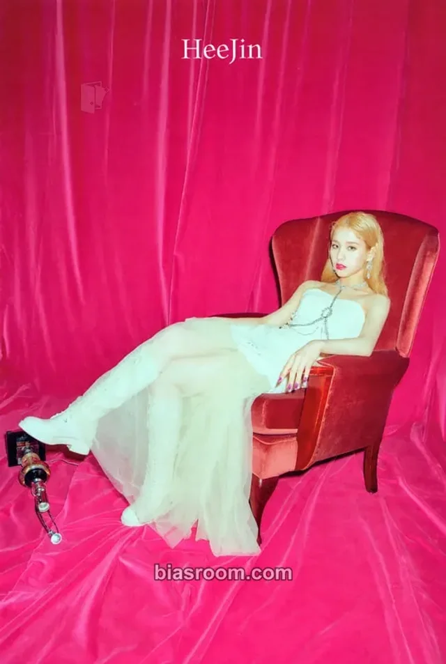 HeeJin LOONA [&] K-pop photocard